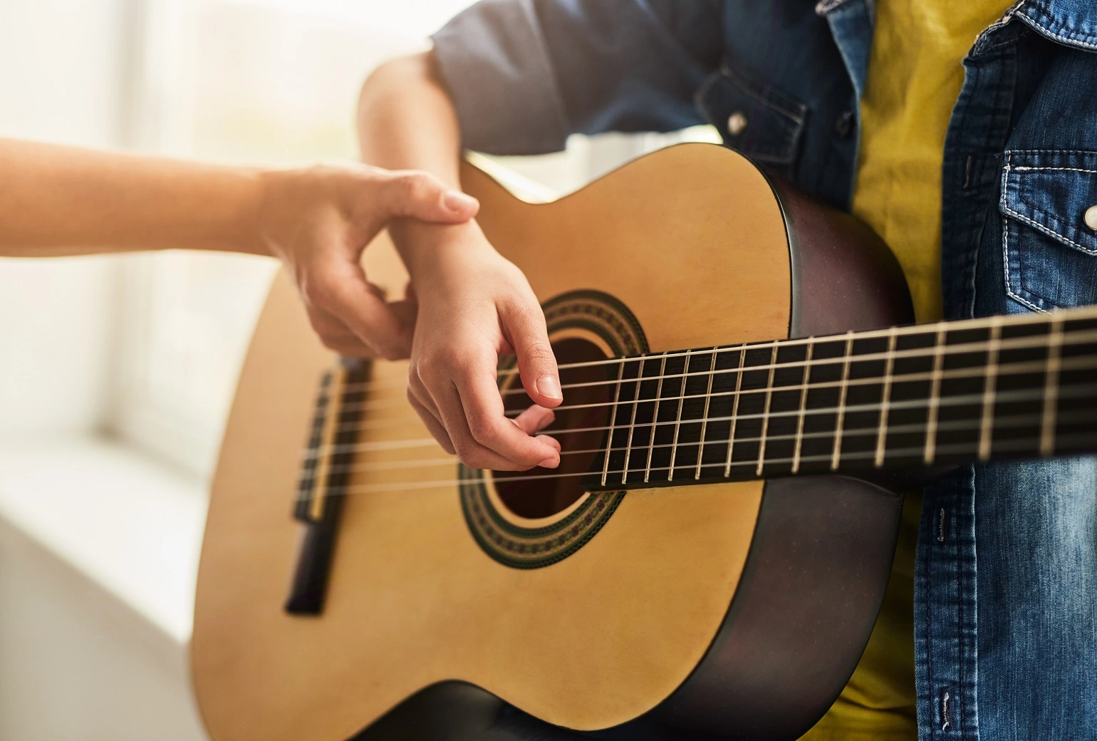 Master the Art with Classical Guitar Lessons NYC 11 5 Common Mistakes to Avoid when Learning to Play the Guitar – Music Classes In Delhi | Bridge Music Academy | Official Website