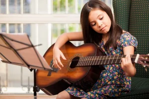 11 Benefits of Children Learning the Guitar: Strumming Their Way to Success  — Conservatoire de musique de la Monteregie